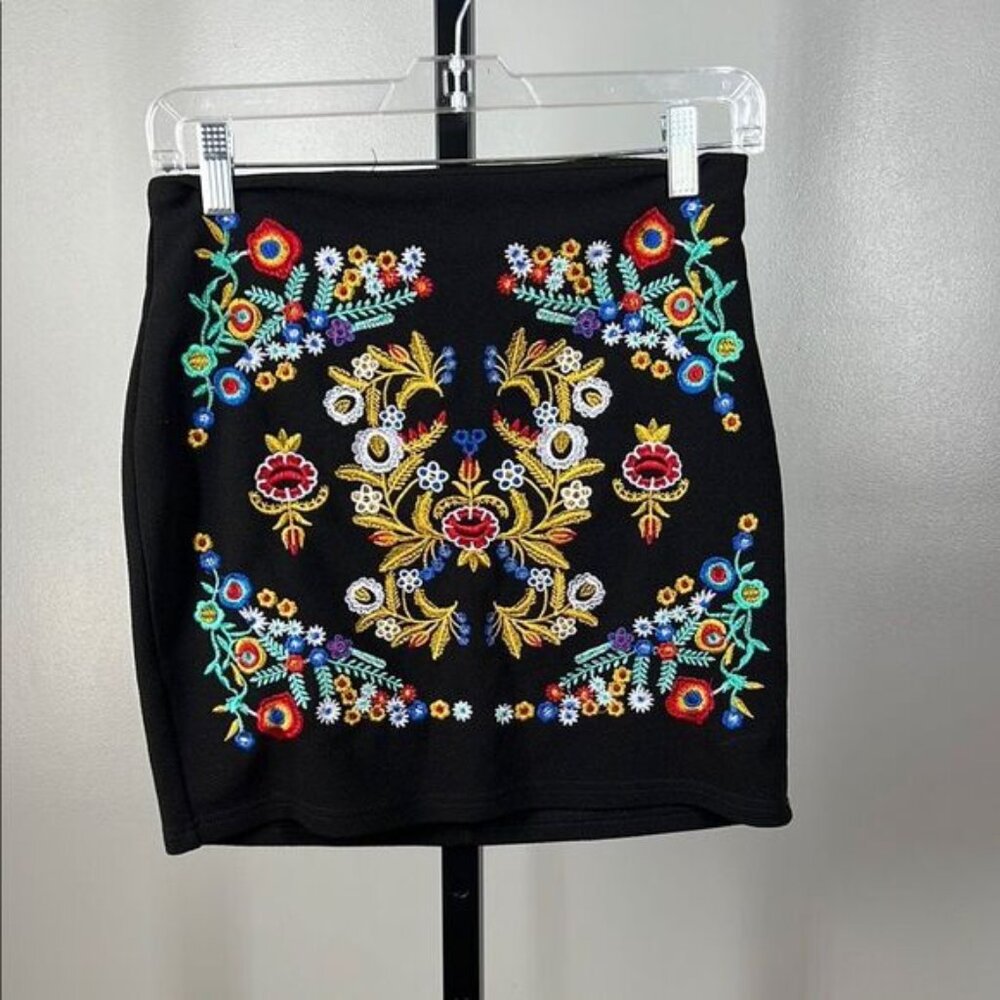 SHEIN Embroidered Black Skirt with Floral Design
